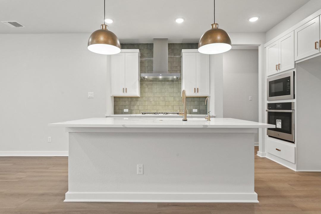 204 Bloomington Loop, Hutto, TX 78634