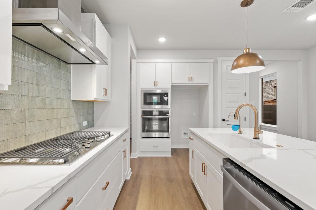 204 Bloomington Loop, Hutto, TX 78634