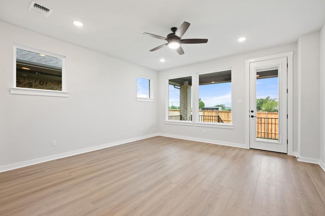 204 Bloomington Loop, Hutto, TX 78634