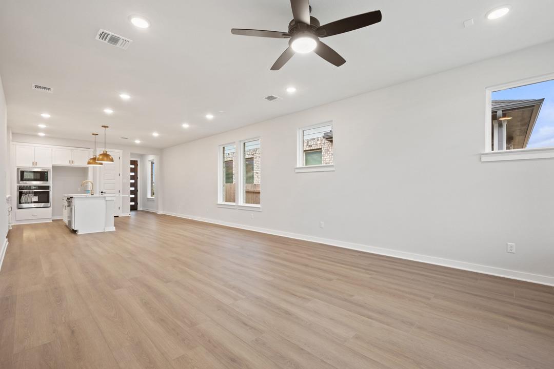 204 Bloomington Loop, Hutto, TX 78634