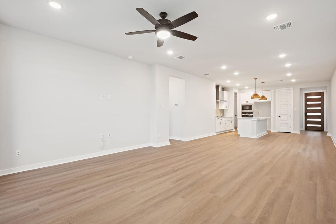 204 Bloomington Loop, Hutto, TX 78634