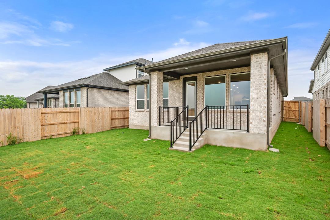 204 Bloomington Loop, Hutto, TX 78634