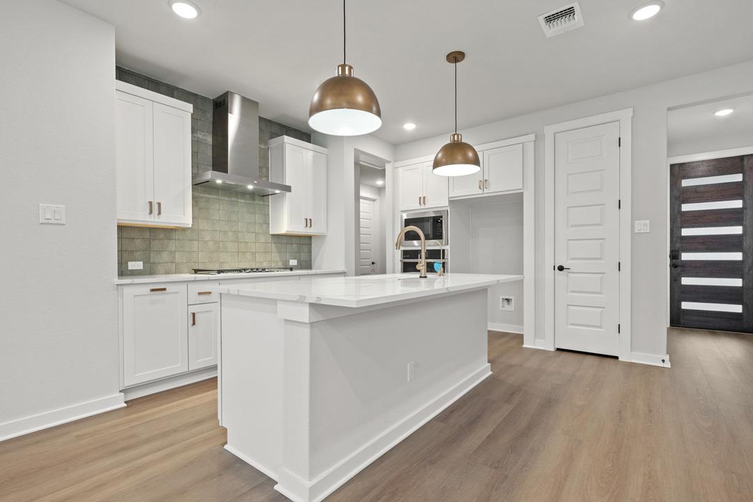 204 Bloomington Loop, Hutto, TX 78634