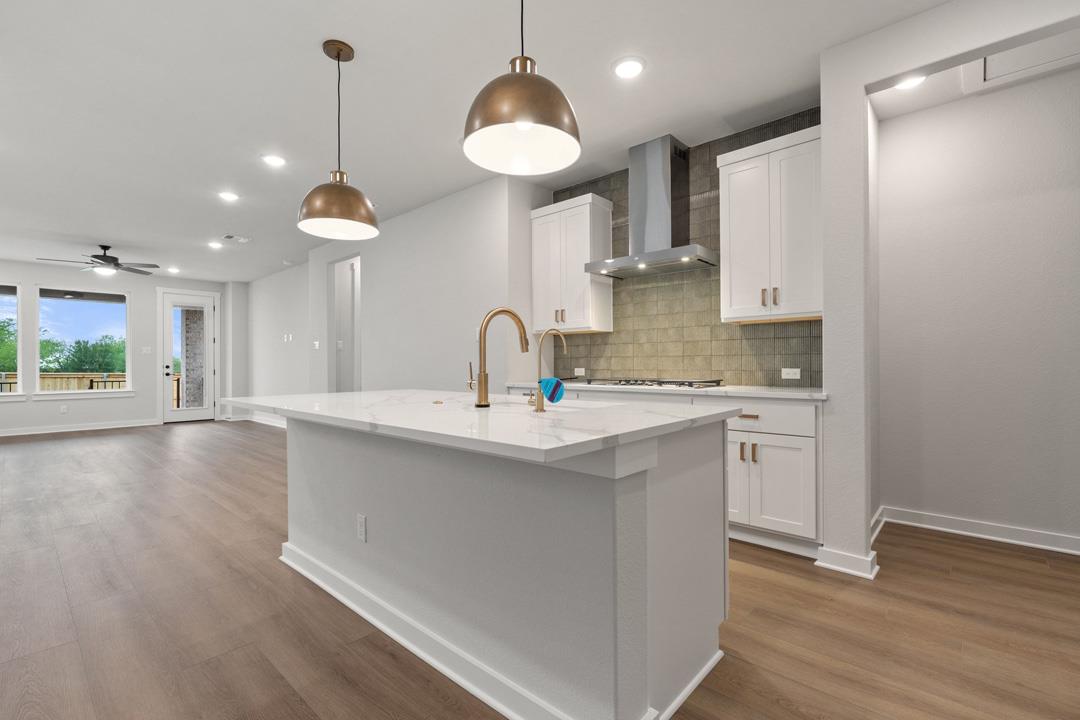 204 Bloomington Loop, Hutto, TX 78634