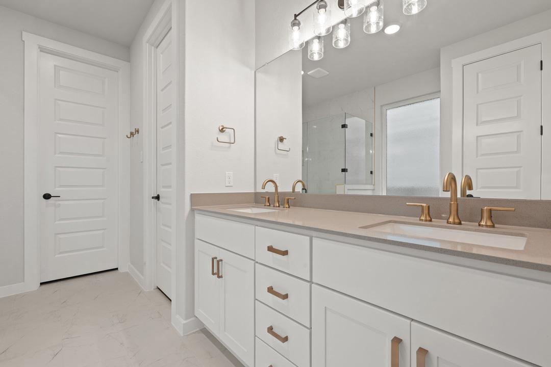 204 Bloomington Loop, Hutto, TX 78634