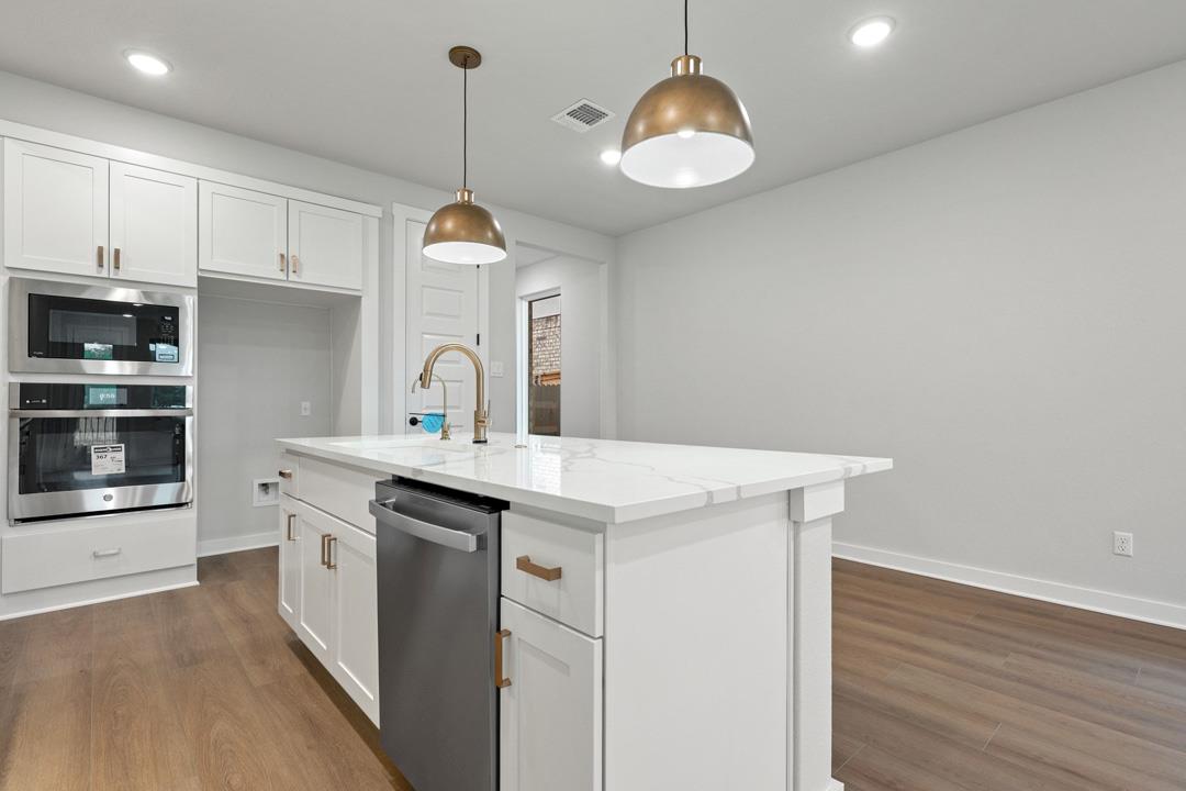 204 Bloomington Loop, Hutto, TX 78634