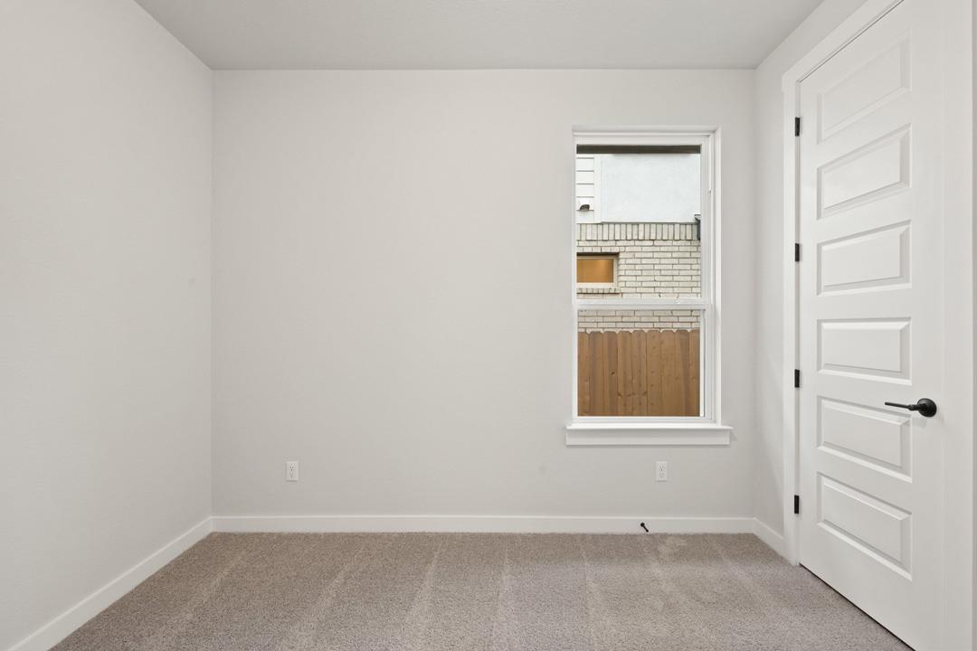 204 Bloomington Loop, Hutto, TX 78634