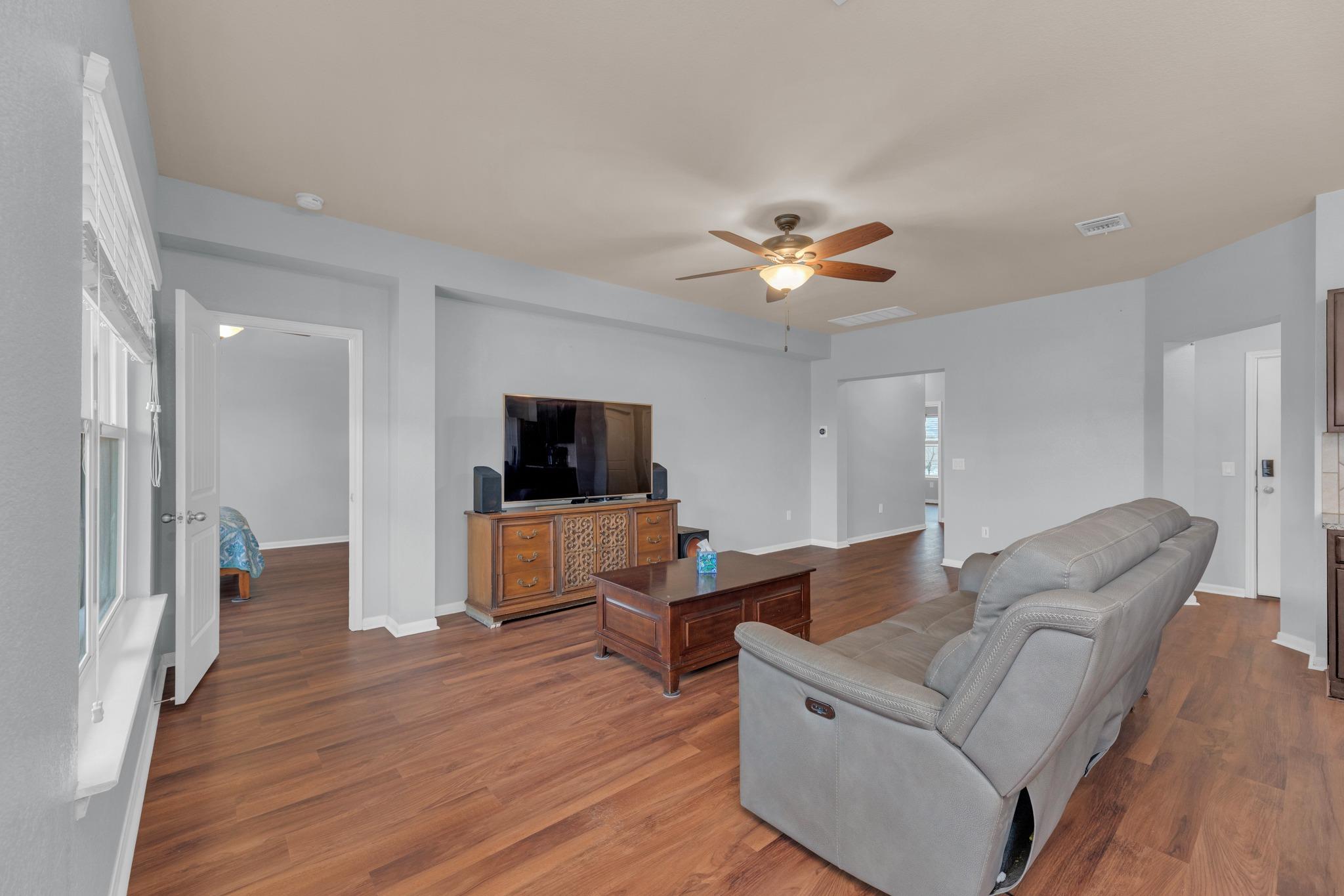 411 Camellia Dr, Hutto, TX 78634