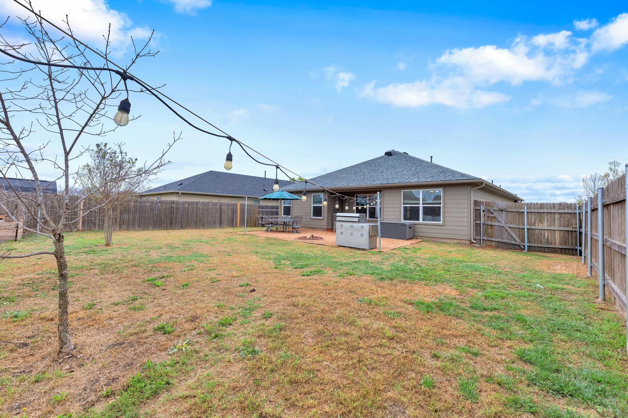 411 Camellia Dr, Hutto, TX 78634