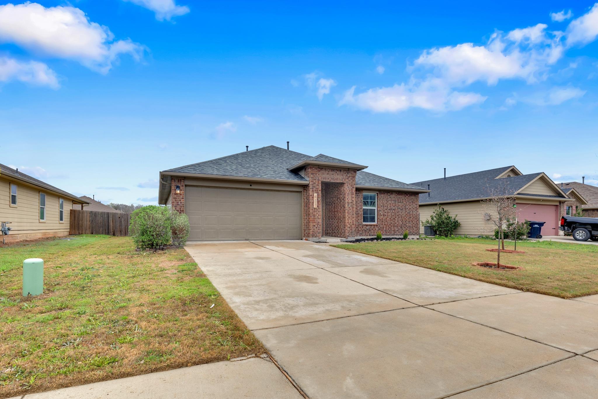 411 Camellia Dr, Hutto, TX 78634