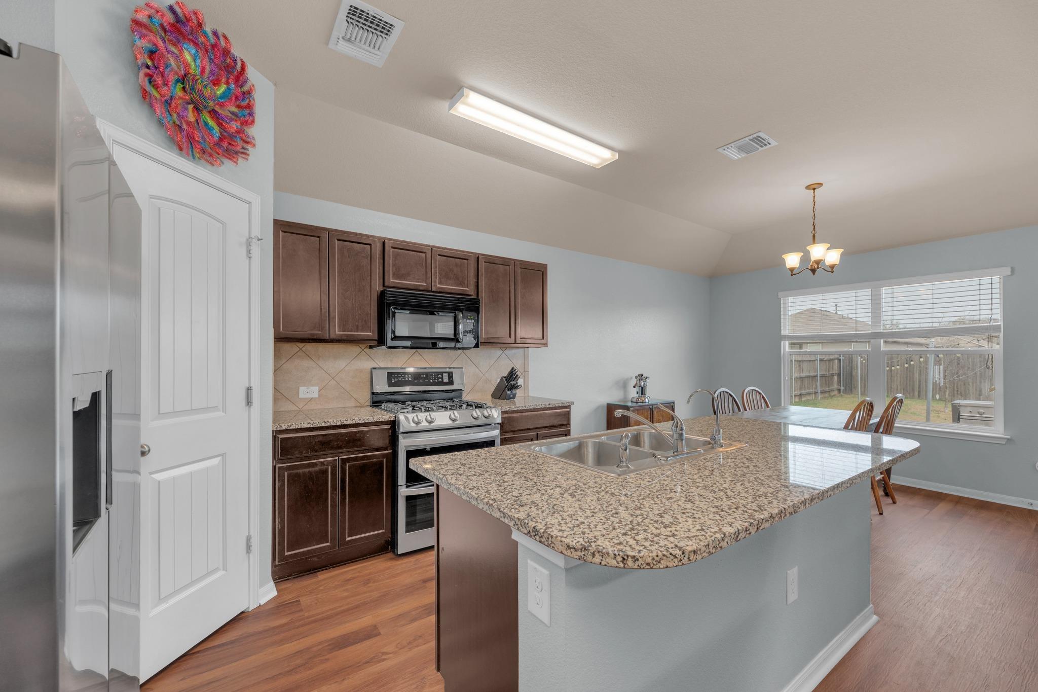 411 Camellia Dr, Hutto, TX 78634