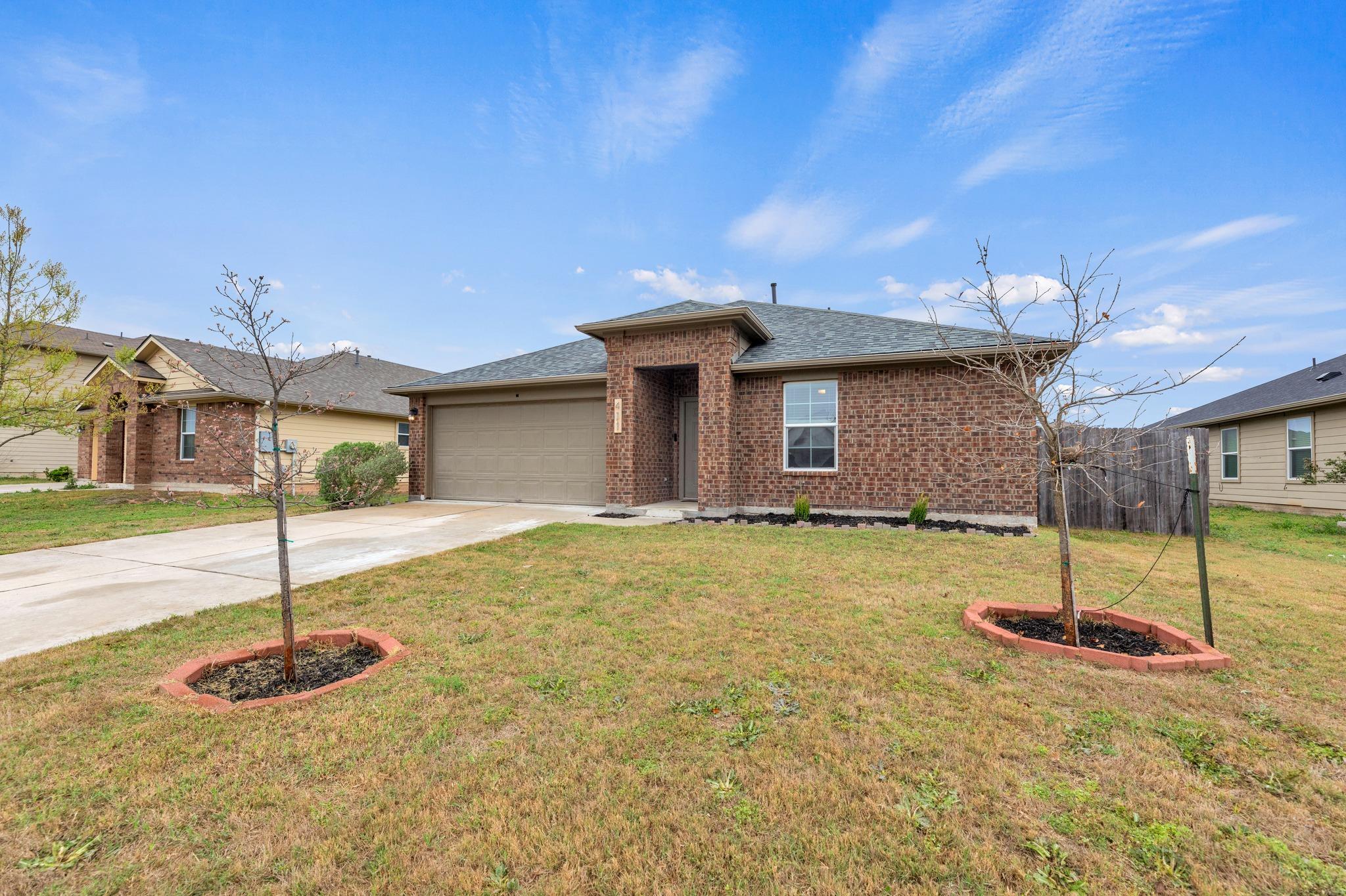 411 Camellia Dr, Hutto, TX 78634