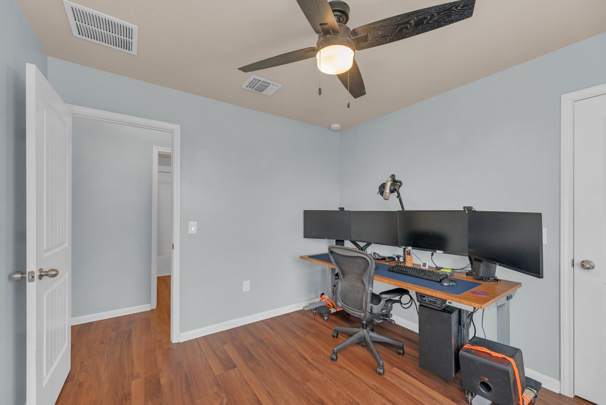 411 Camellia Dr, Hutto, TX 78634