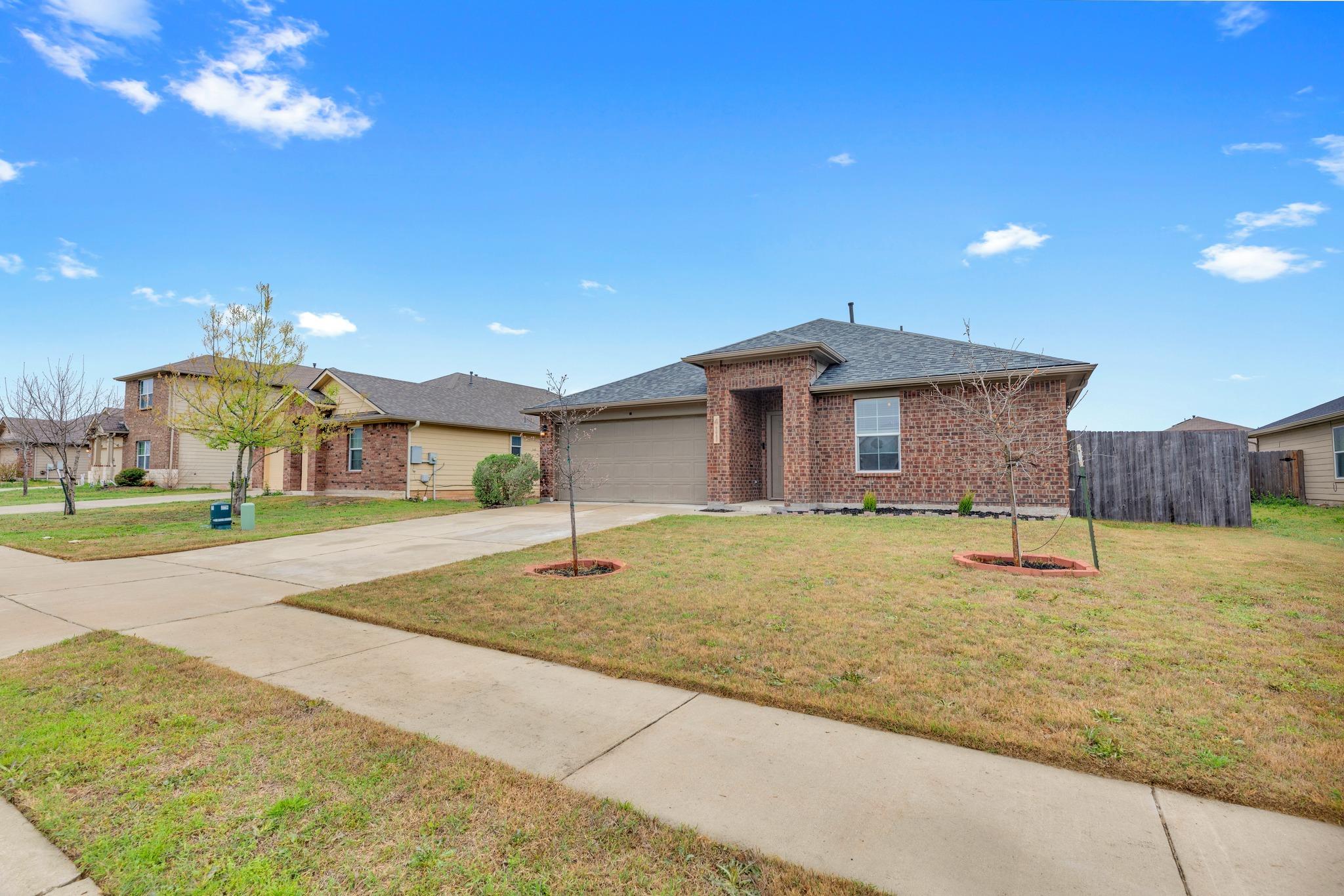 411 Camellia Dr, Hutto, TX 78634