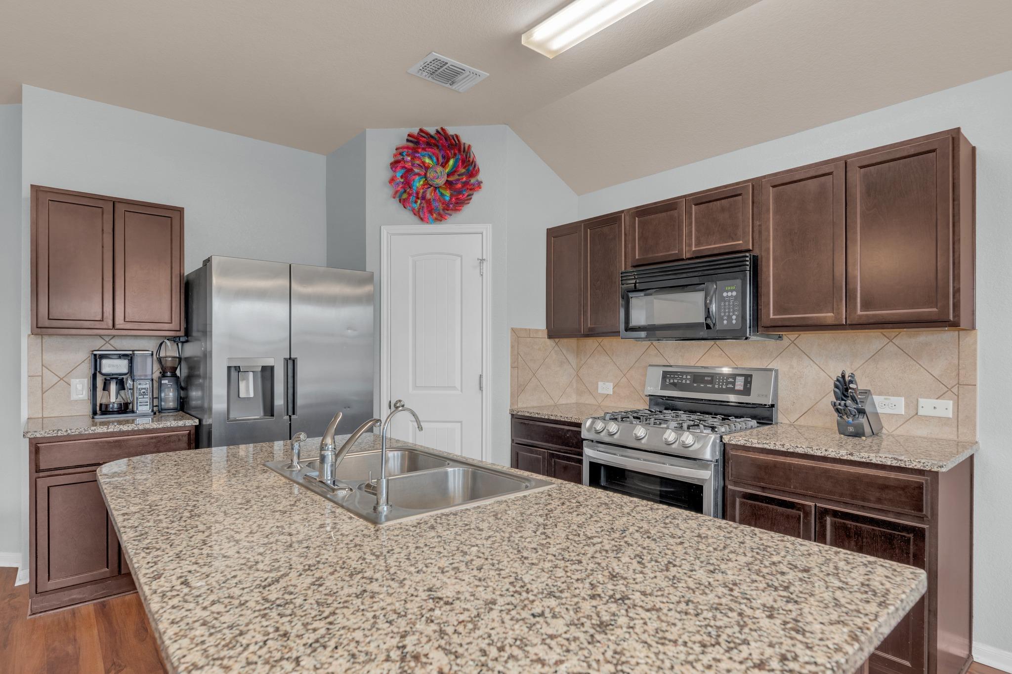 411 Camellia Dr, Hutto, TX 78634