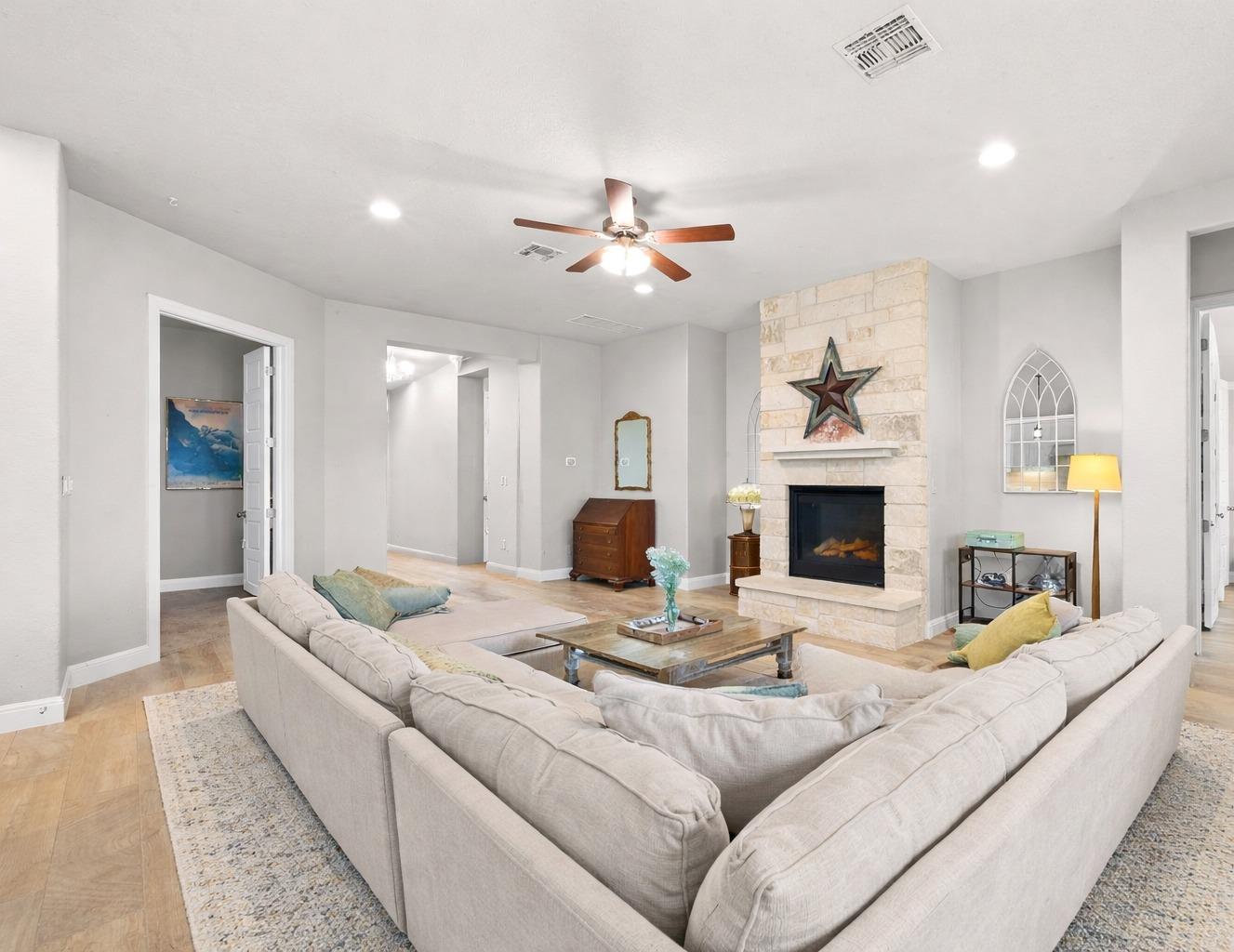 228 Helena Ln, Kyle, TX 78640