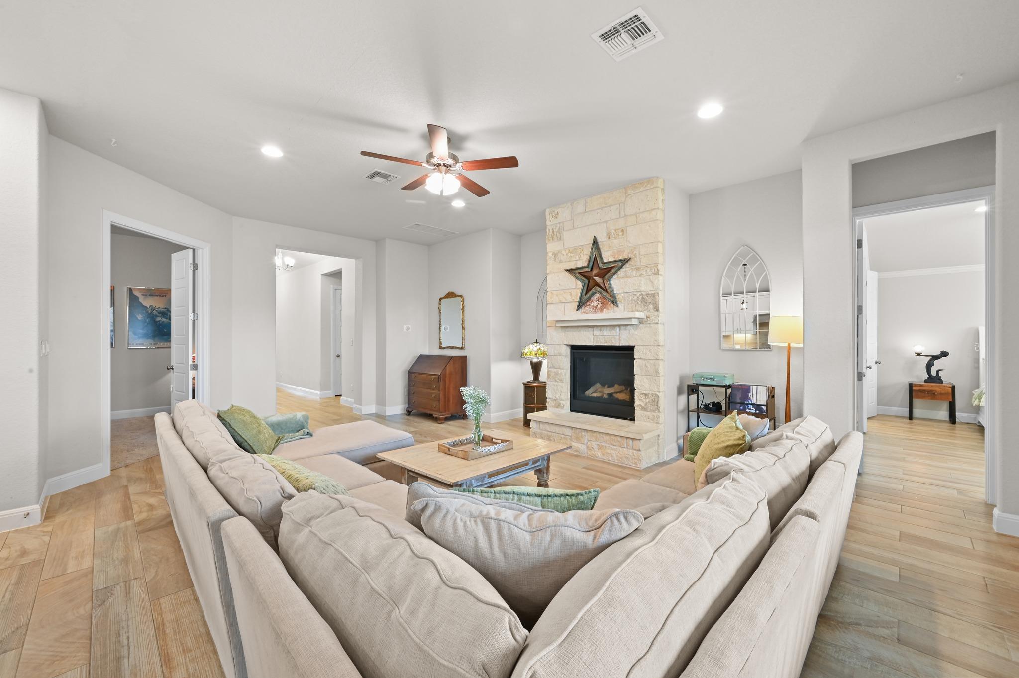 228 Helena Ln, Kyle, TX 78640