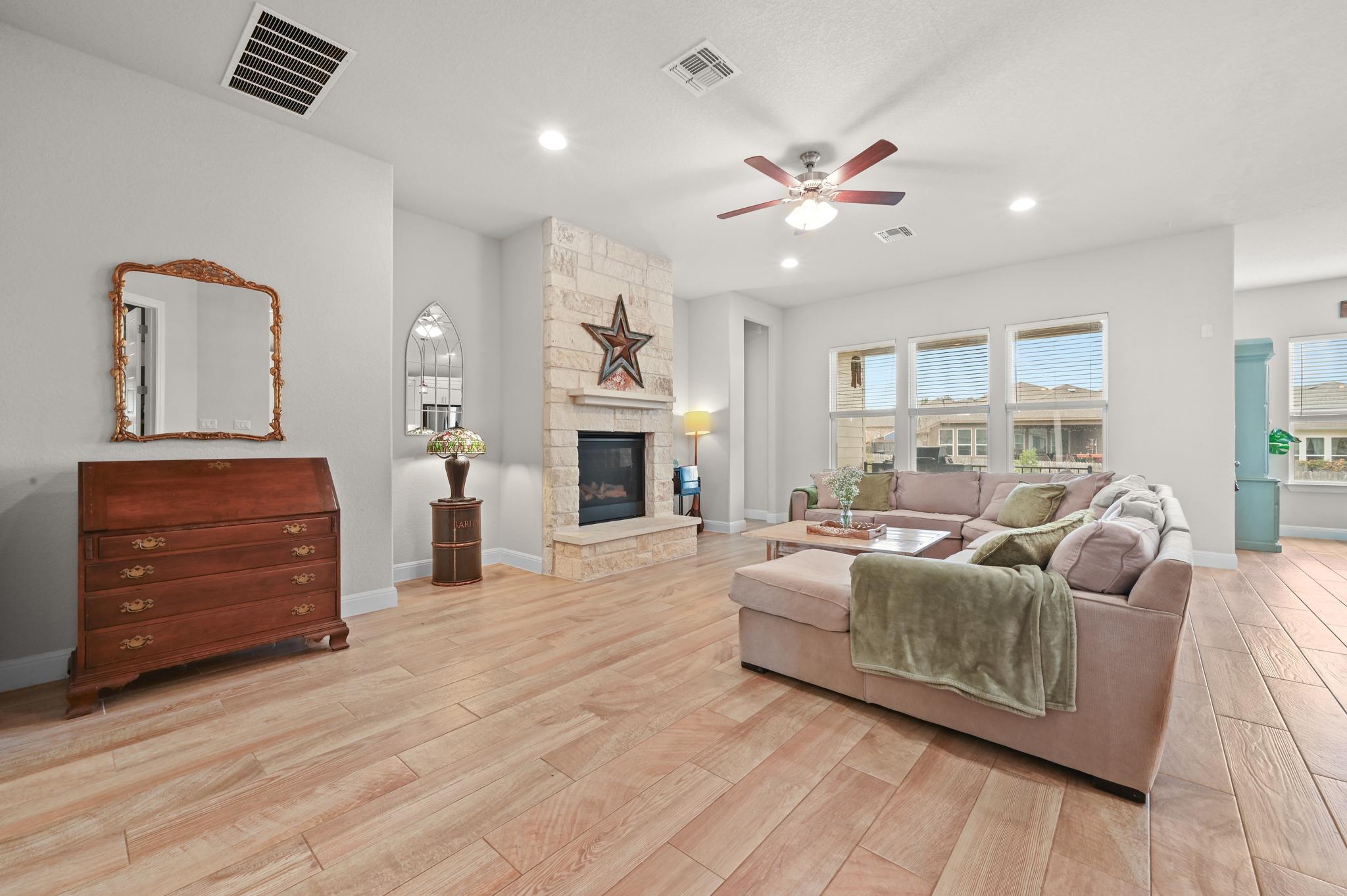 228 Helena Ln, Kyle, TX 78640