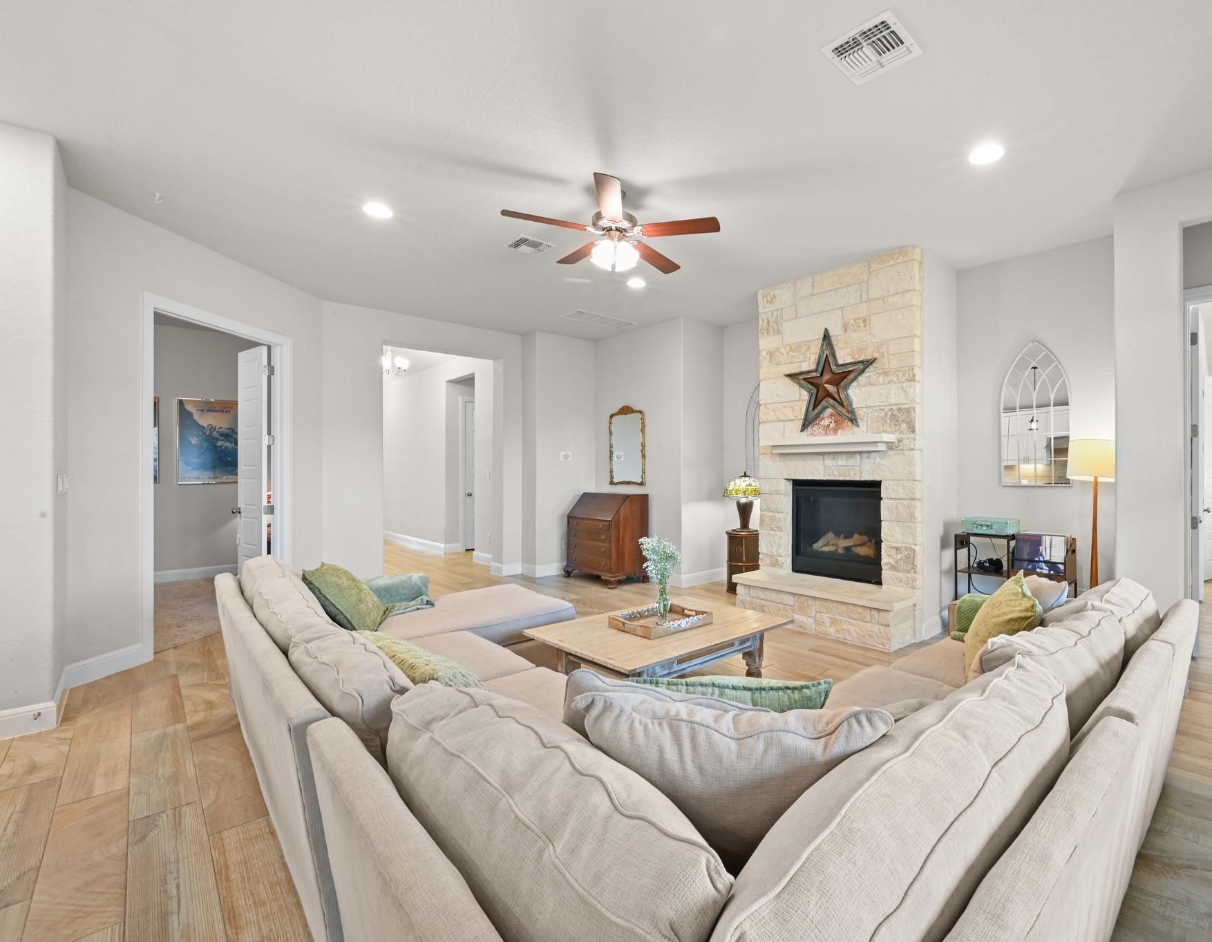 228 Helena Ln, Kyle, TX 78640