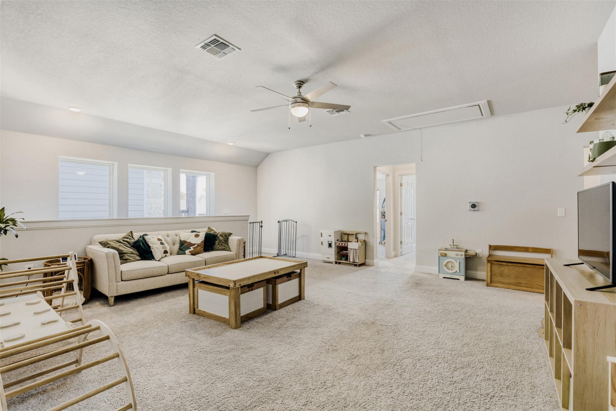 9824 Evening Canopy Dr, Manor, TX 78653