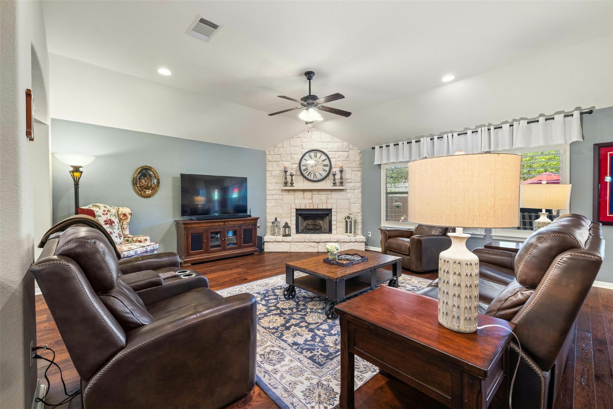 152 Florenz Ln, Georgetown, TX 78628