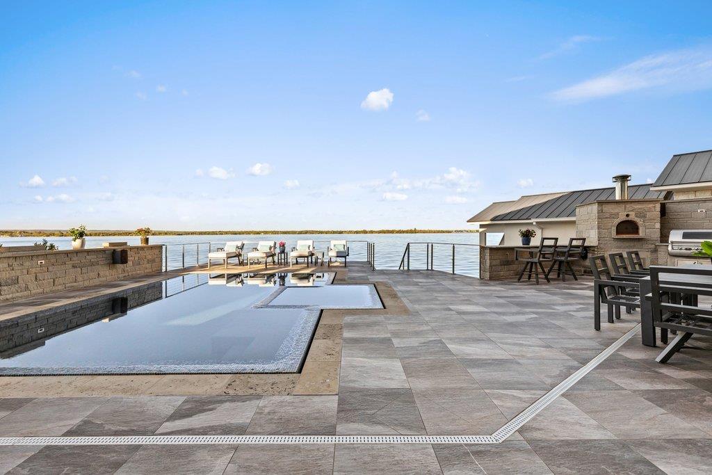 402 Lighthouse Dr, Horseshoe Bay, TX 78657