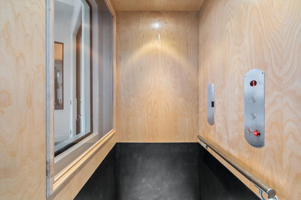 402 Lighthouse Dr, Horseshoe Bay, TX 78657