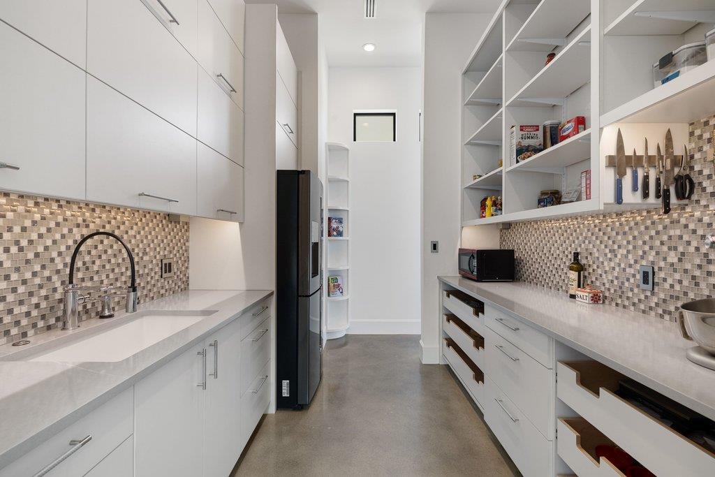 402 Lighthouse Dr, Horseshoe Bay, TX 78657