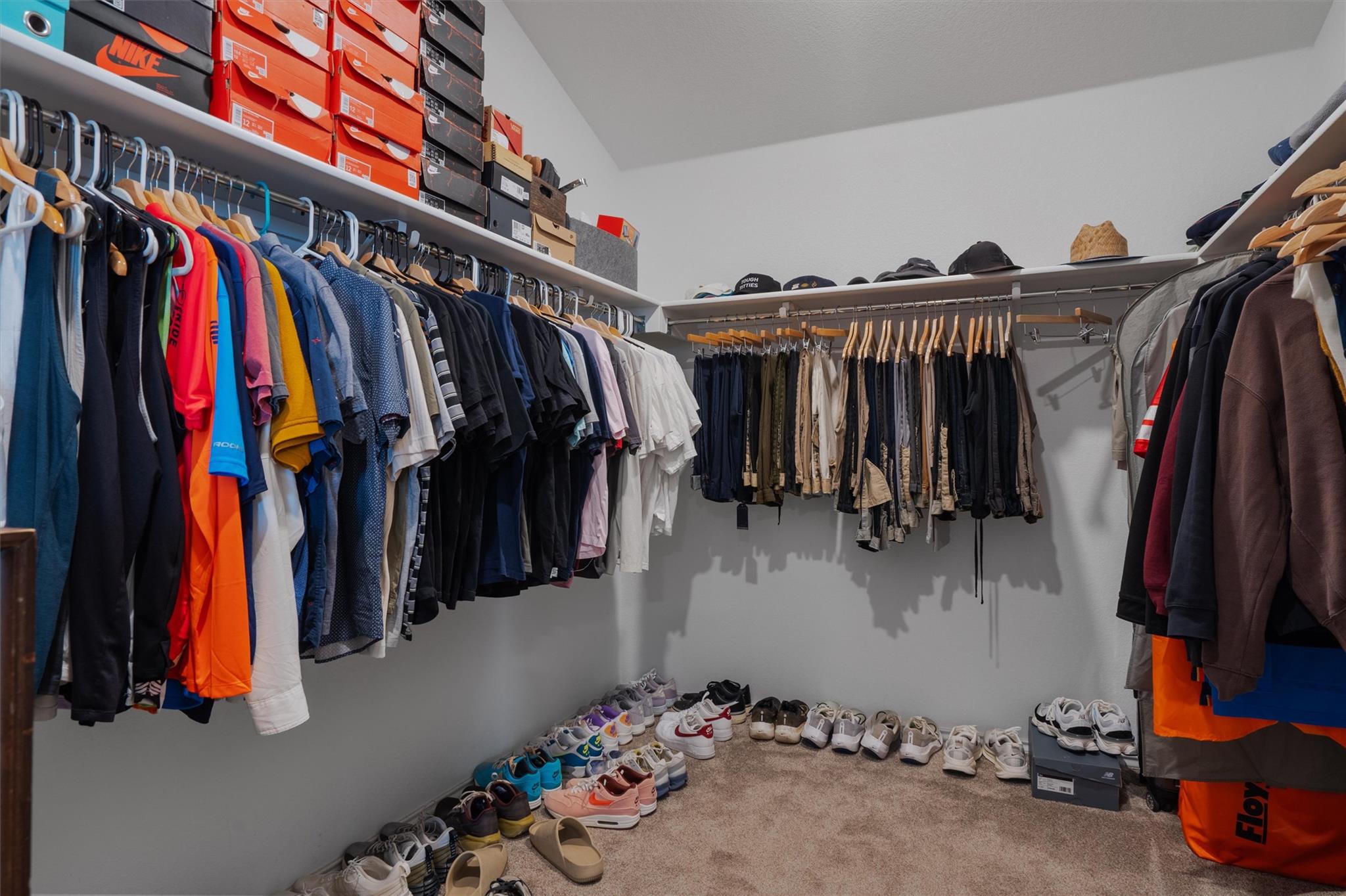 6408 Wagon Spring St, Del Valle, TX 78617