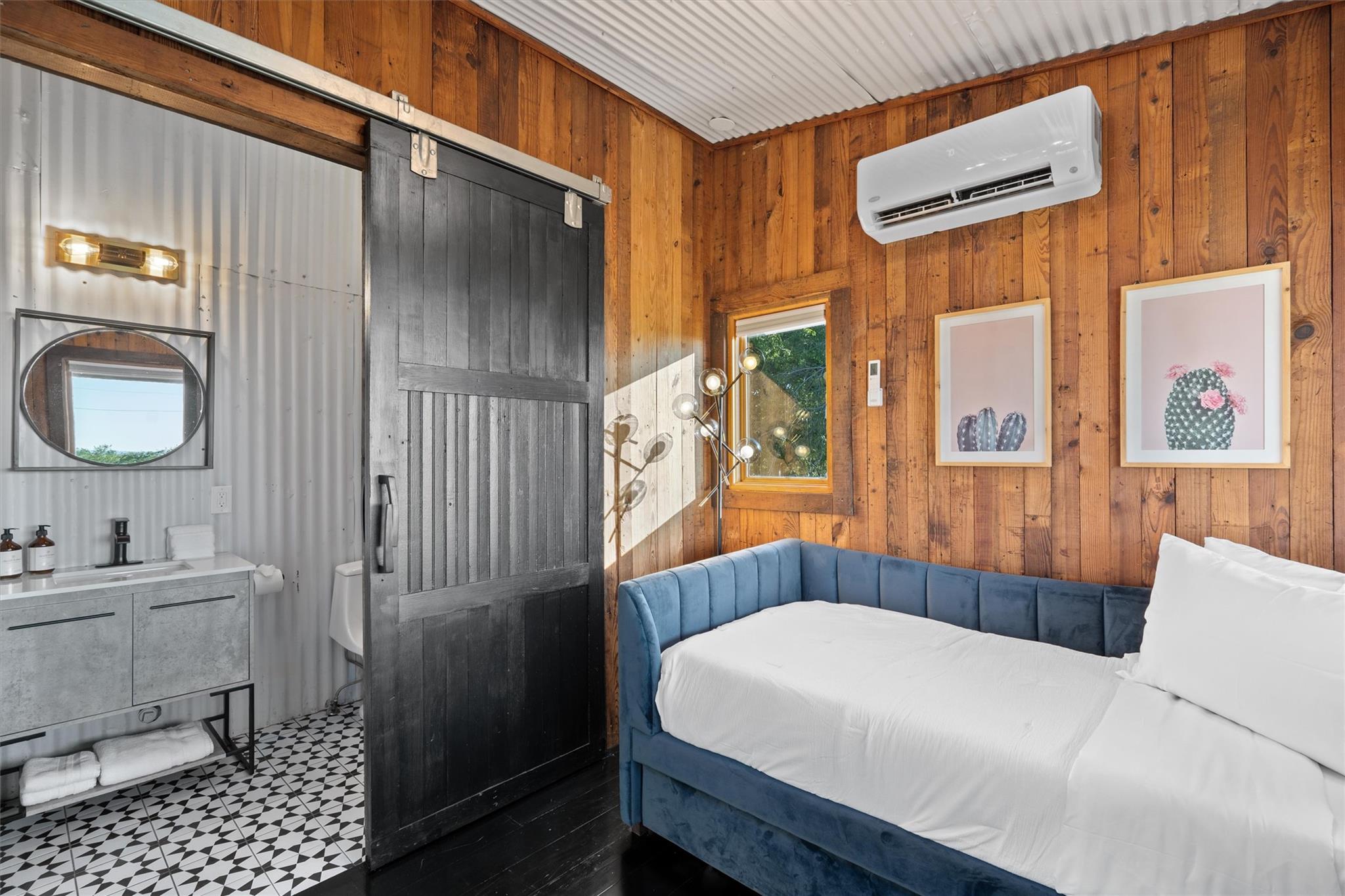 8604 Elroy Rd, Del Valle, TX 78617