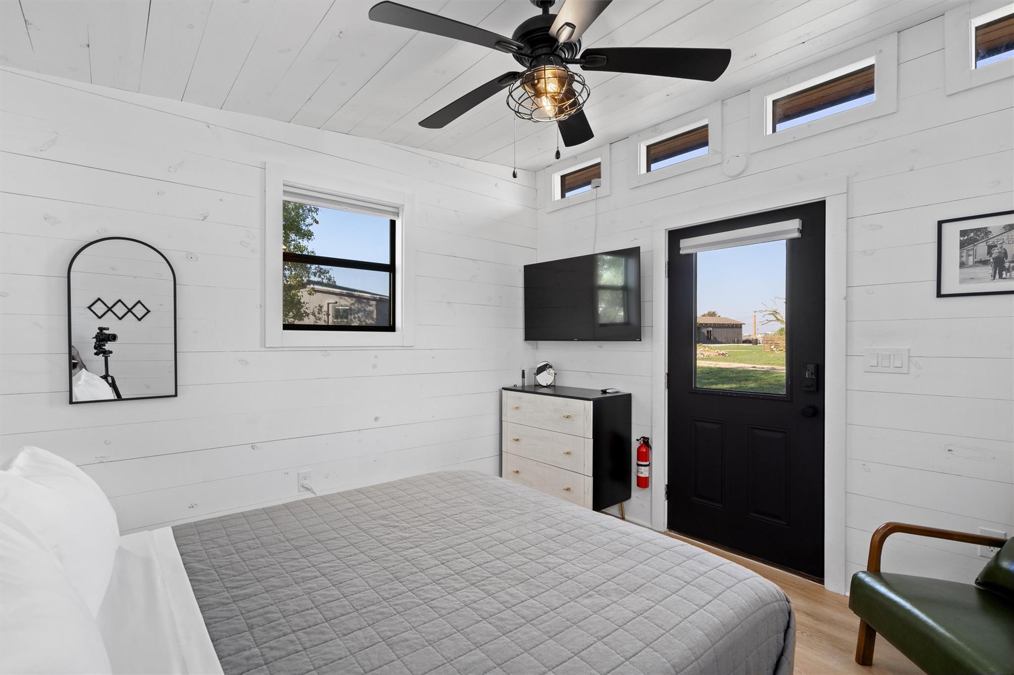 8604 Elroy Rd, Del Valle, TX 78617