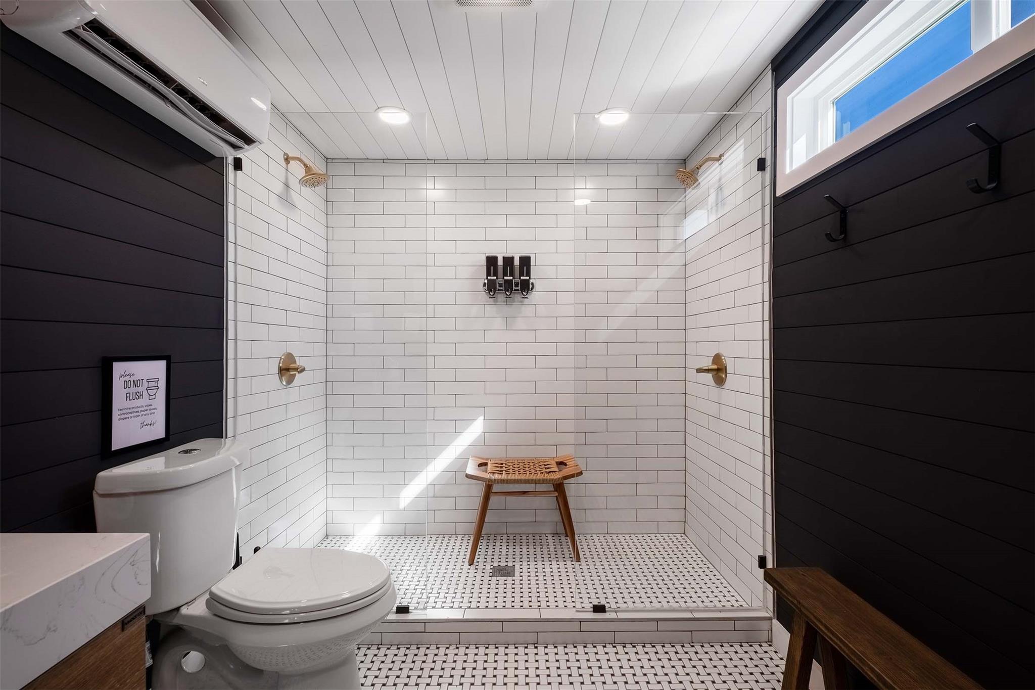 8604 Elroy Rd, Del Valle, TX 78617