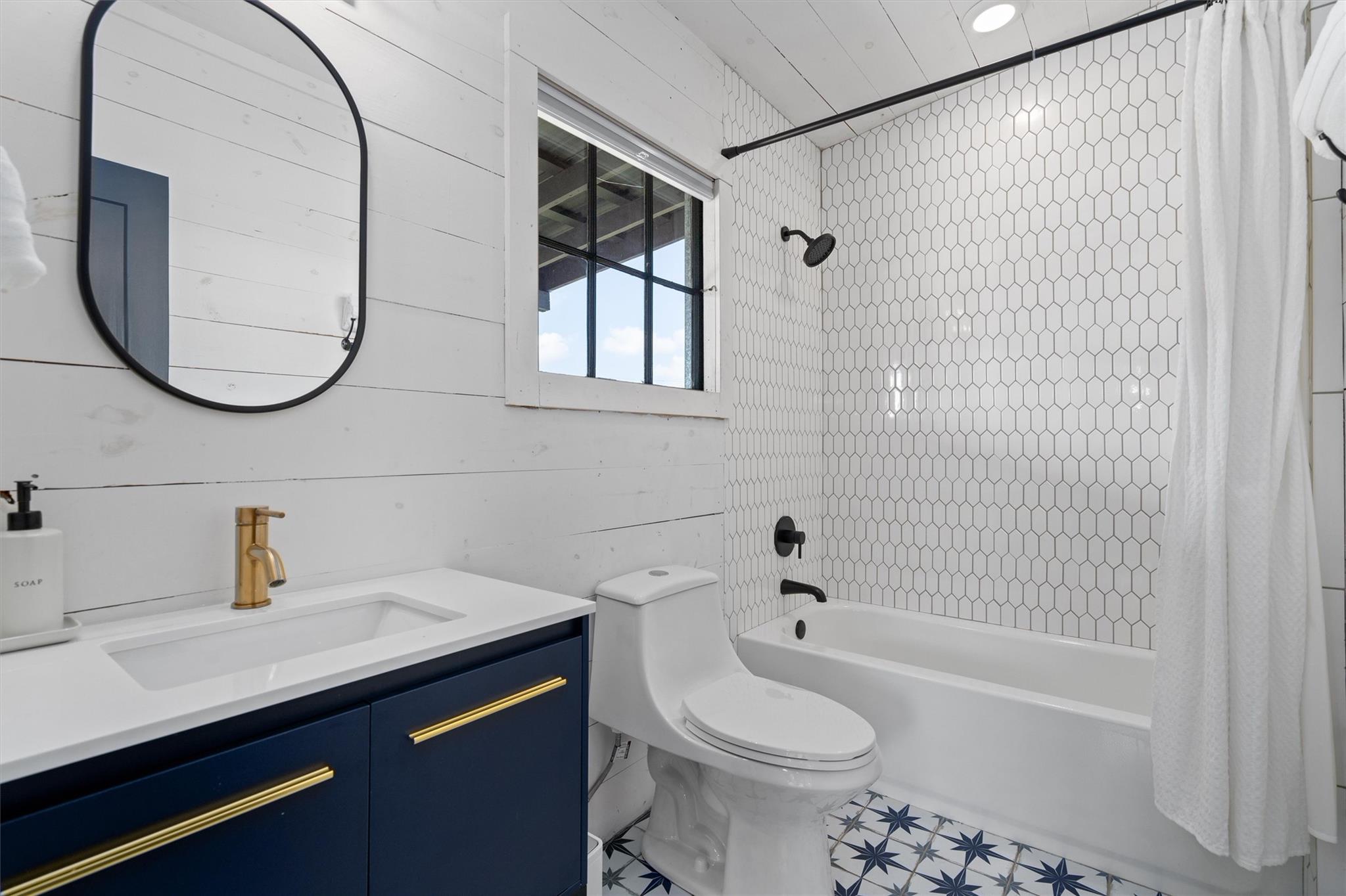 8604 Elroy Rd, Del Valle, TX 78617