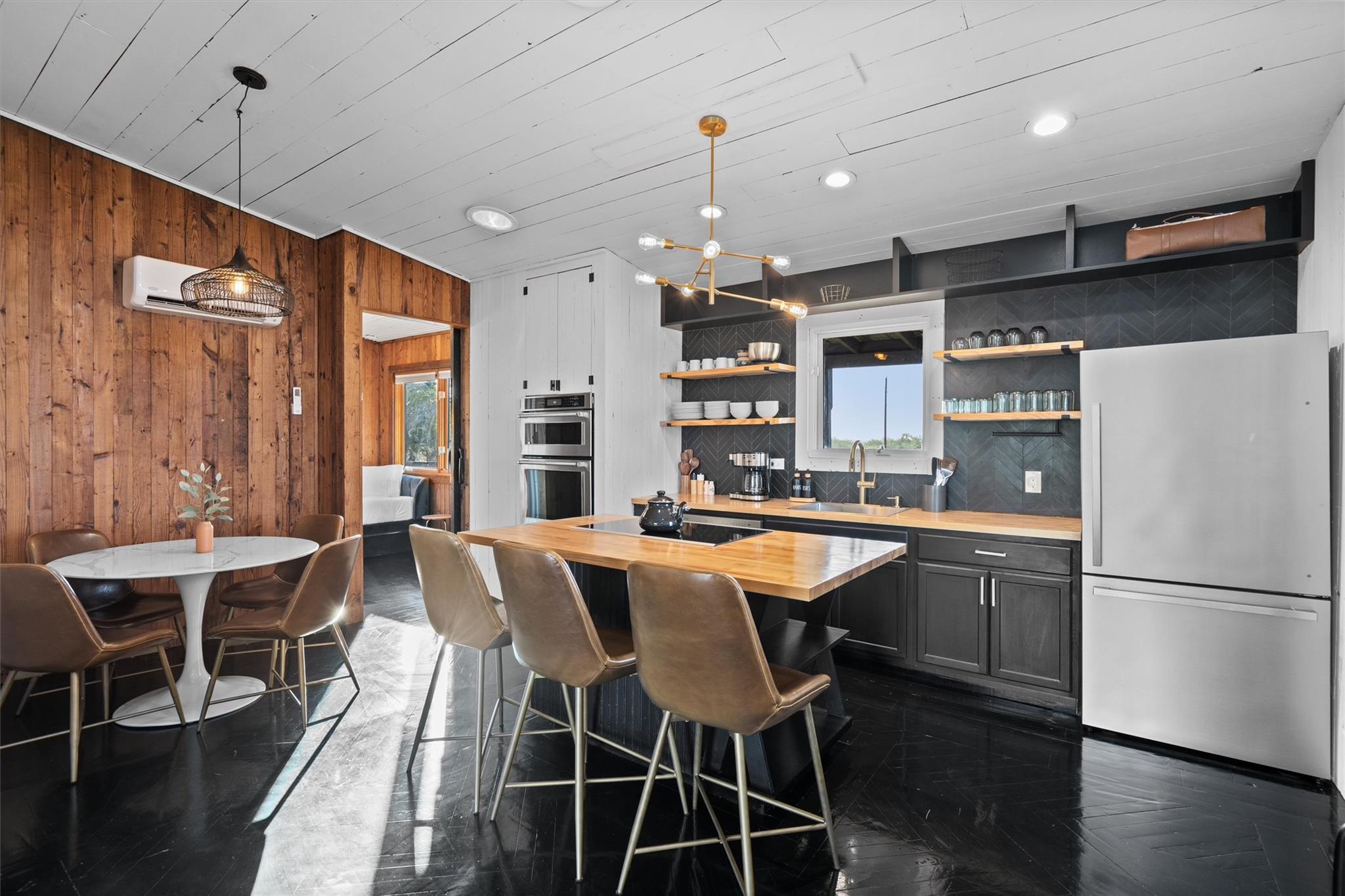 8604 Elroy Rd, Del Valle, TX 78617