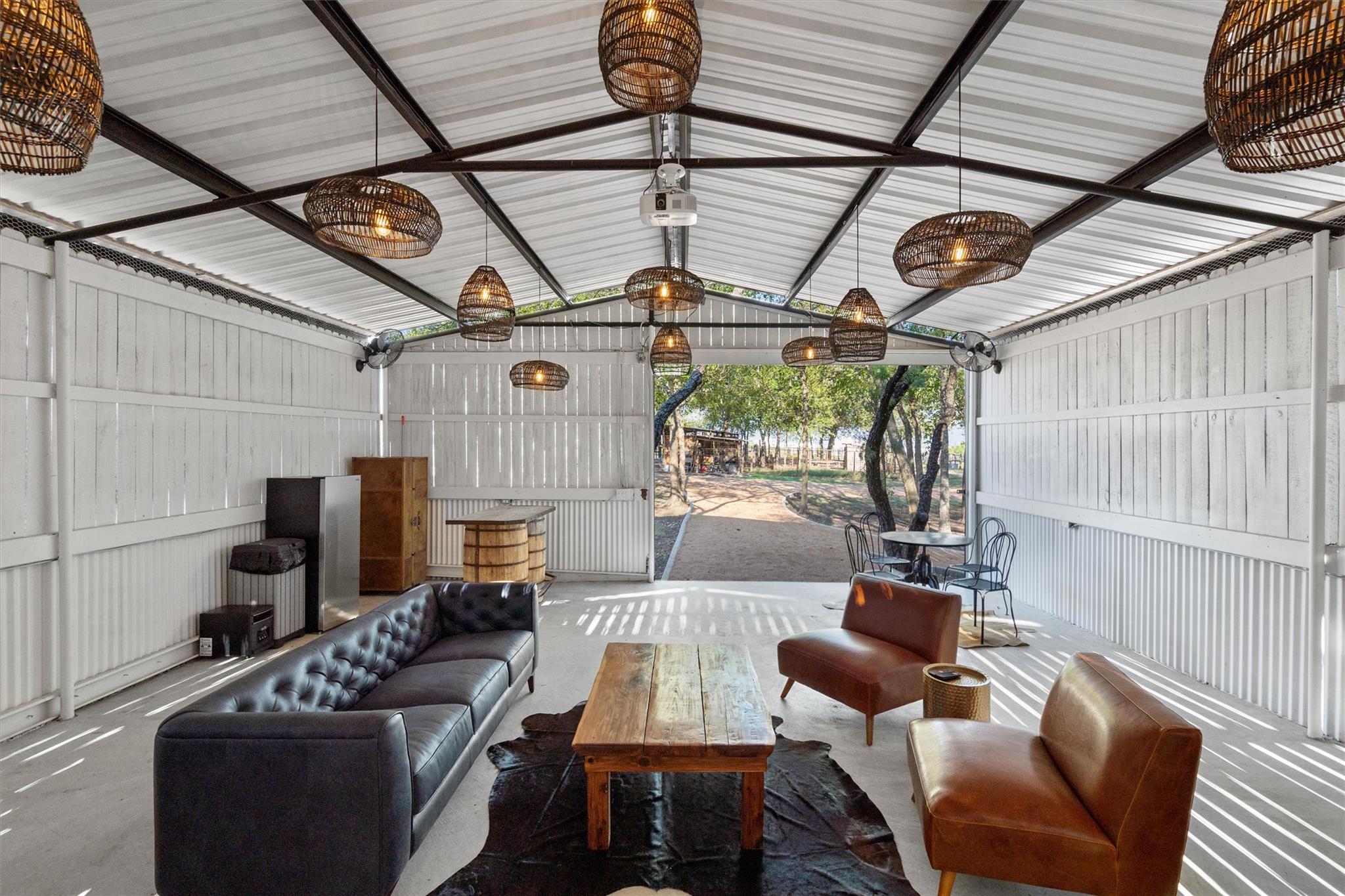 8604 Elroy Rd, Del Valle, TX 78617