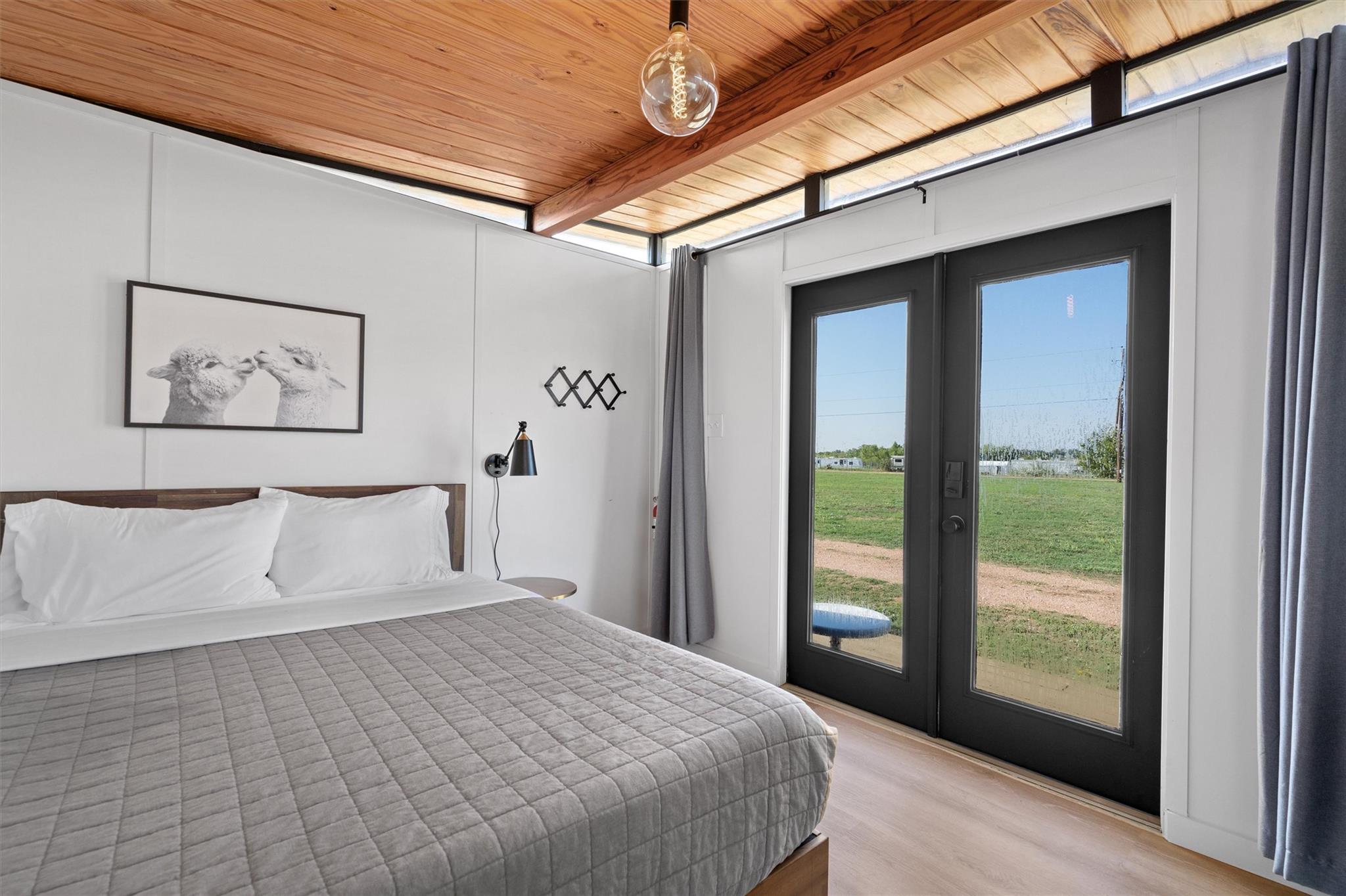 8604 Elroy Rd, Del Valle, TX 78617