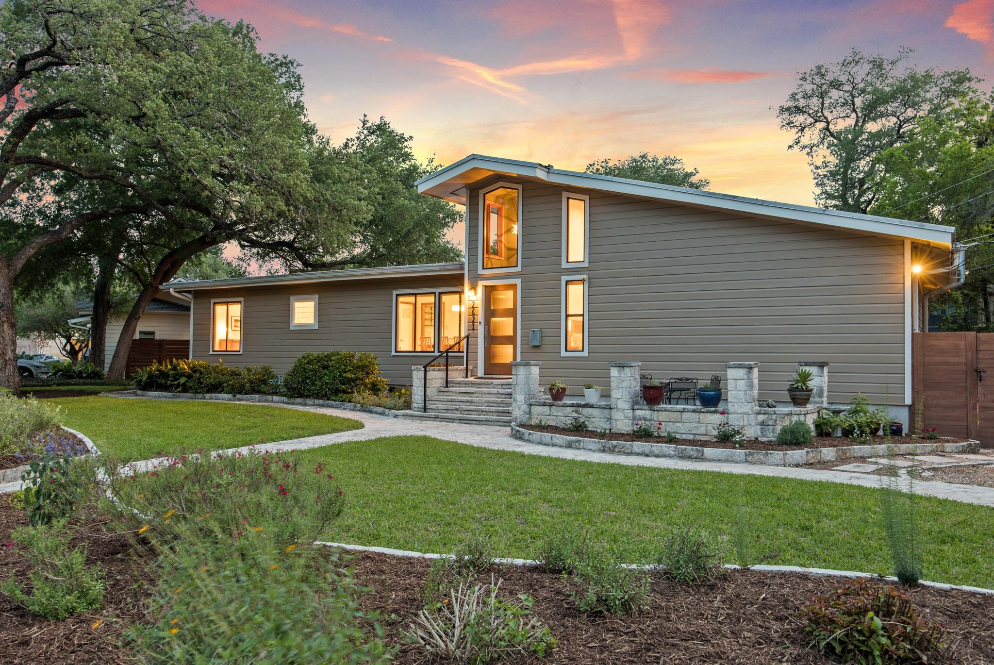2621 W 49th St, Austin, TX 78731