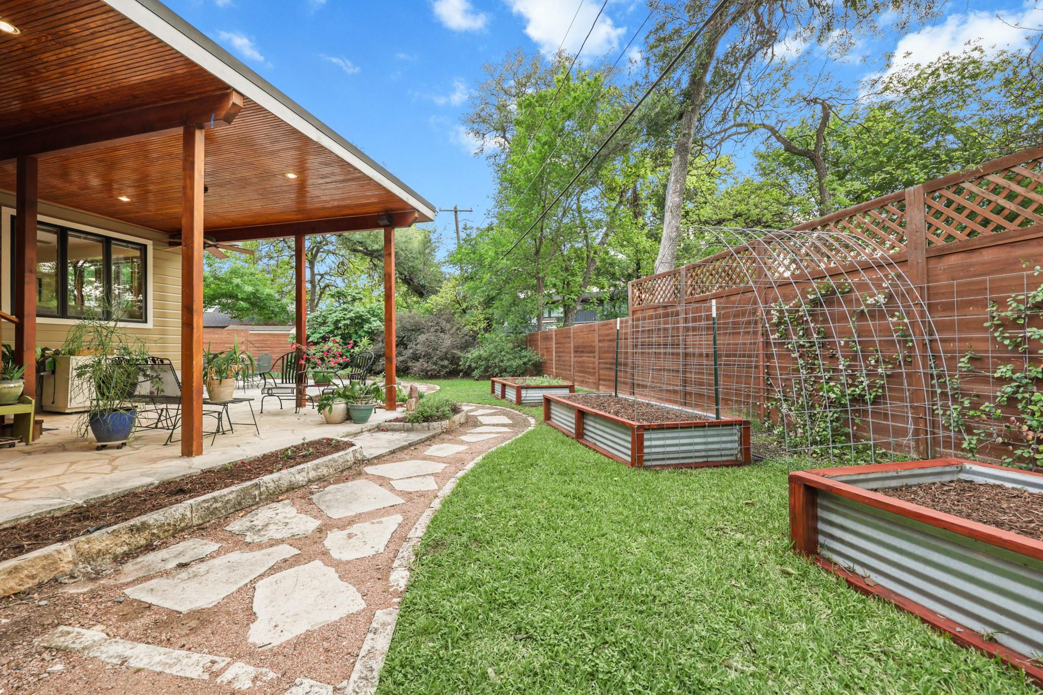 2621 W 49th St, Austin, TX 78731
