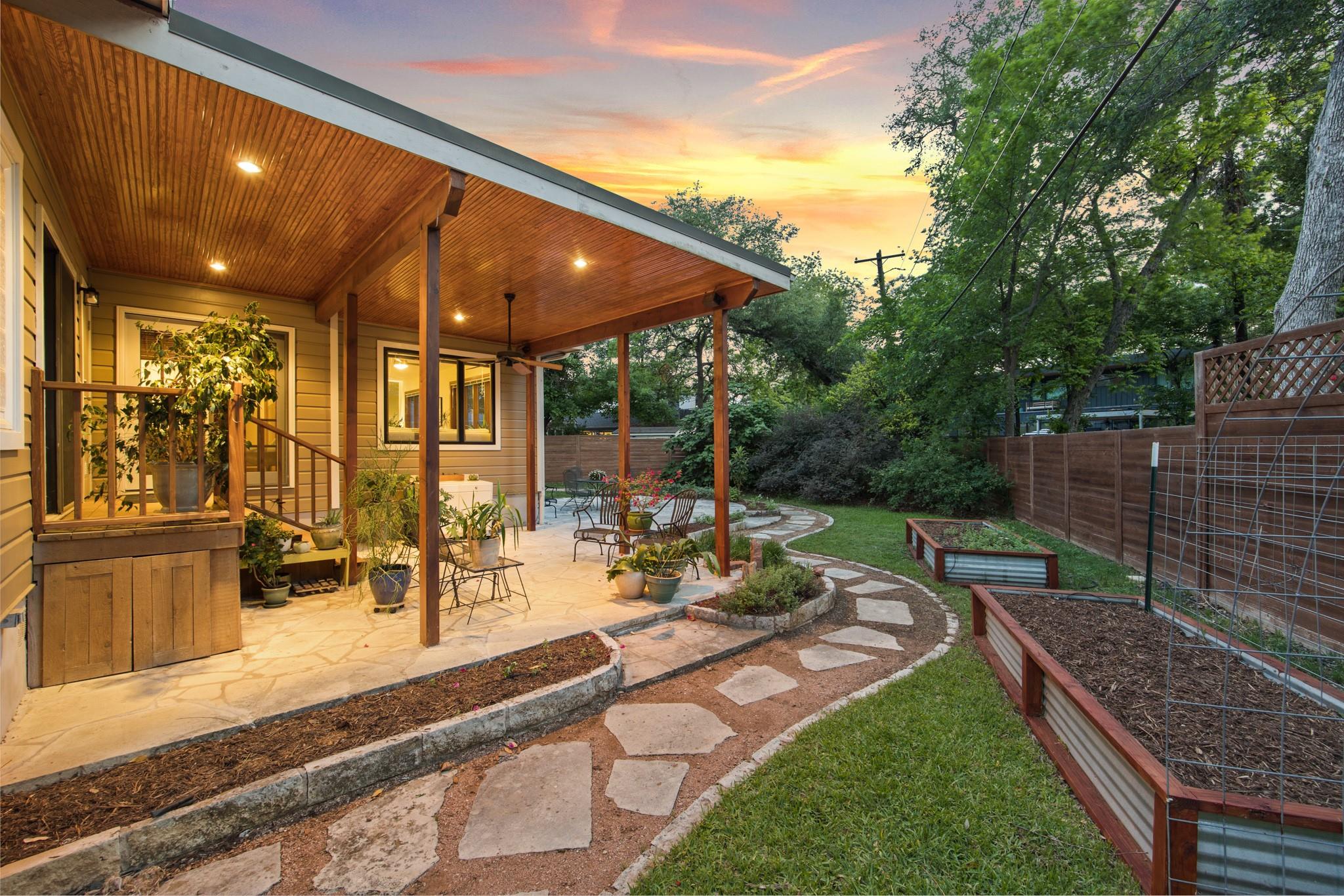 2621 W 49th St, Austin, TX 78731