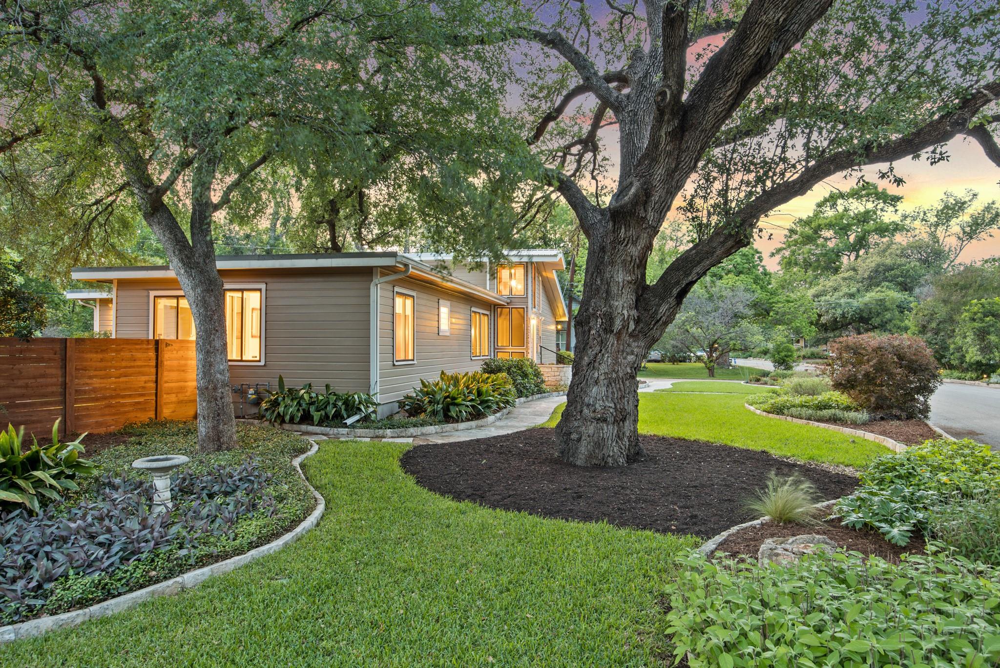 2621 W 49th St, Austin, TX 78731