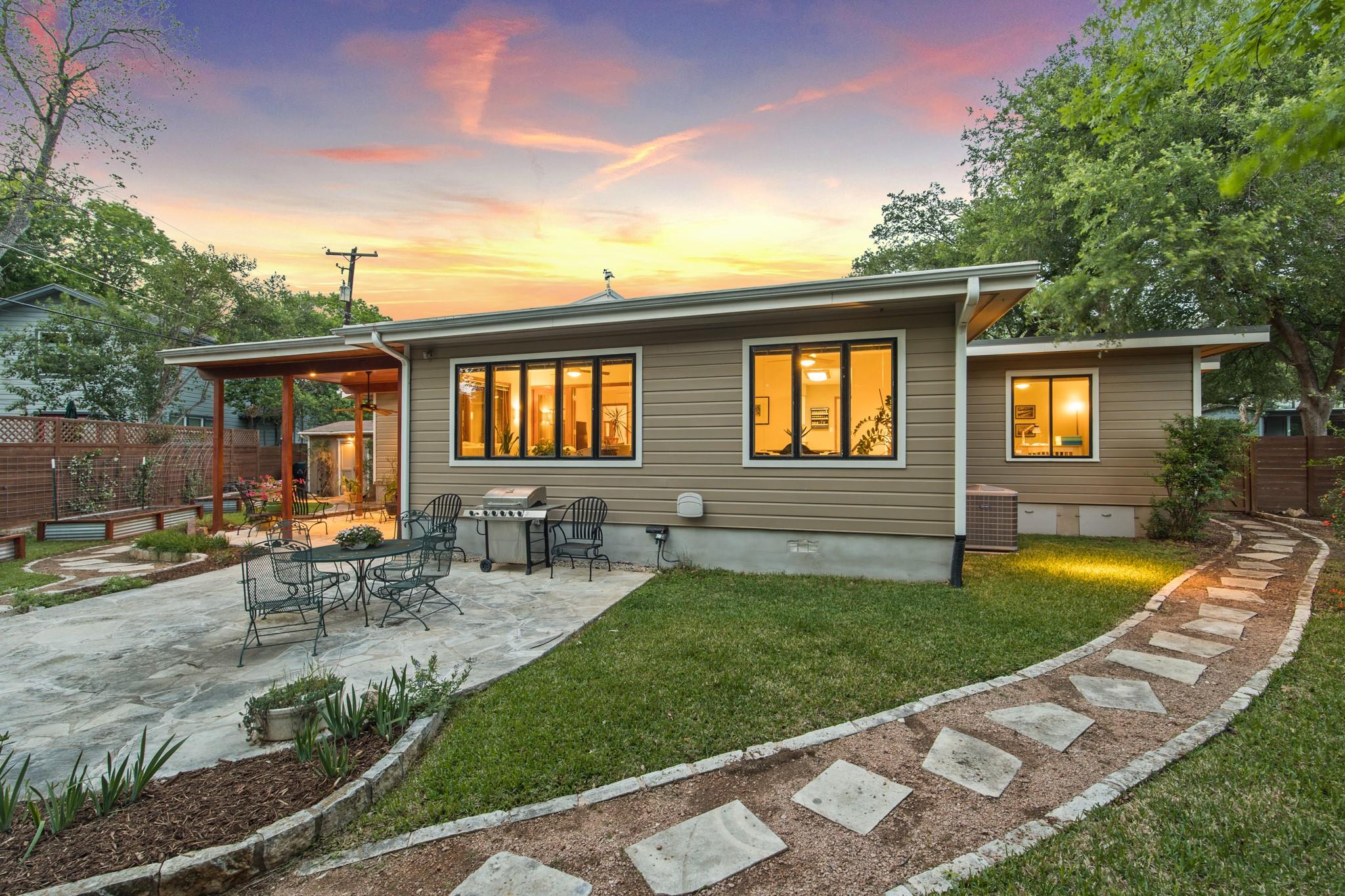 2621 W 49th St, Austin, TX 78731