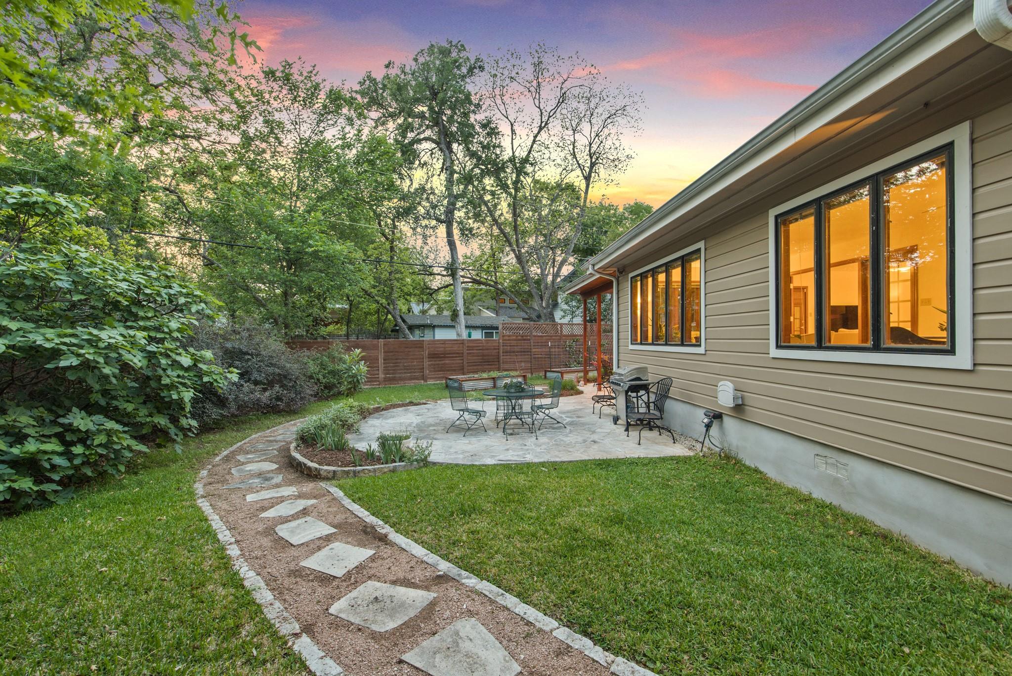2621 W 49th St, Austin, TX 78731