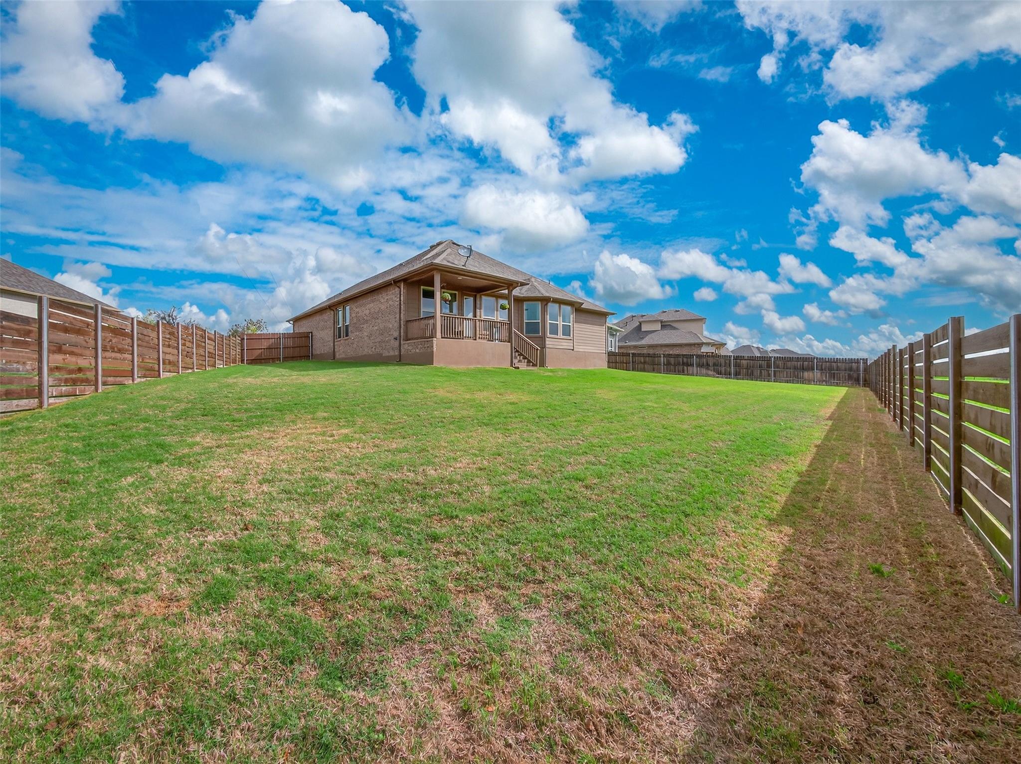 110 Duroc Dr, Hutto, TX 78634