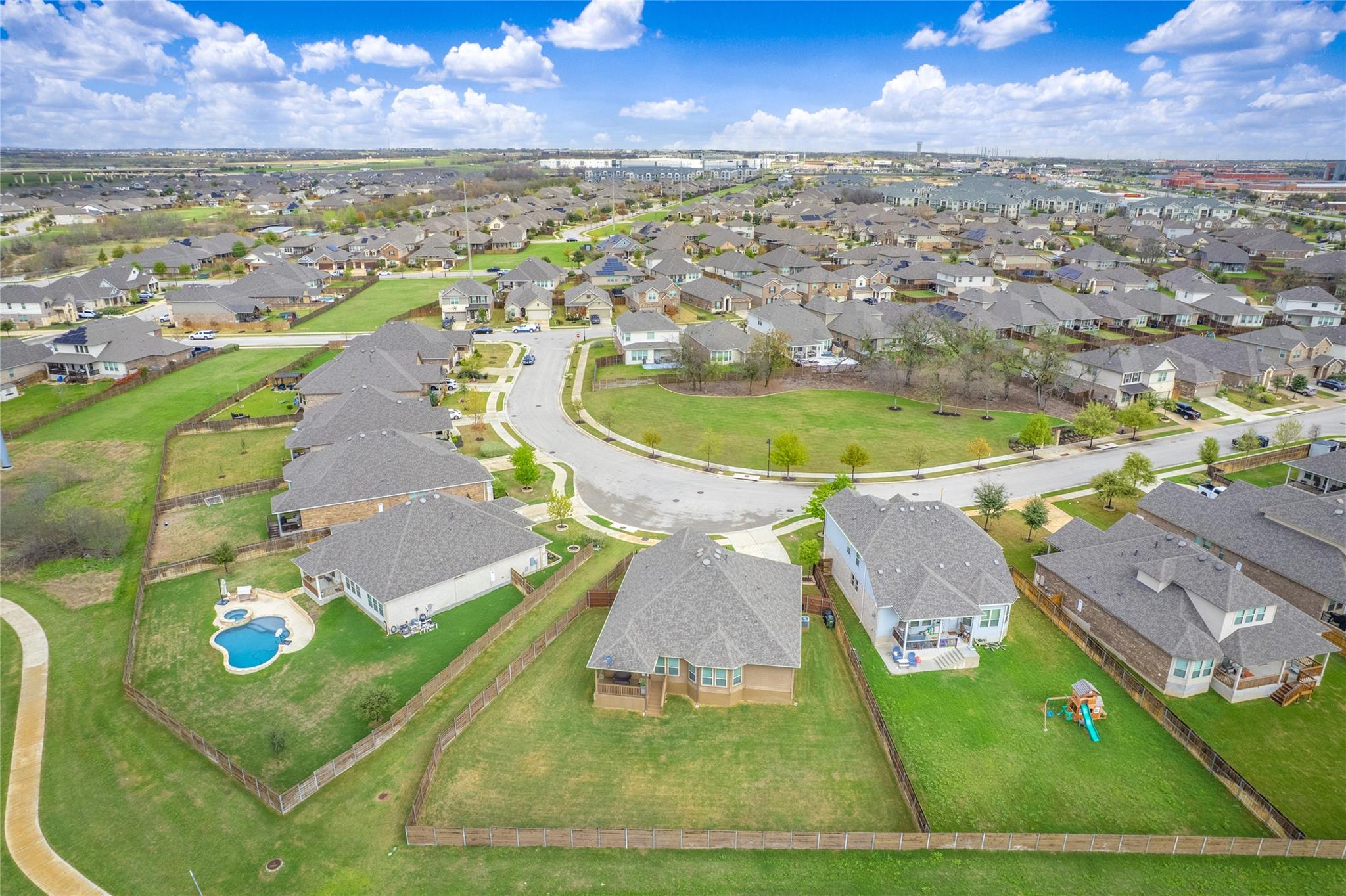 110 Duroc Dr, Hutto, TX 78634
