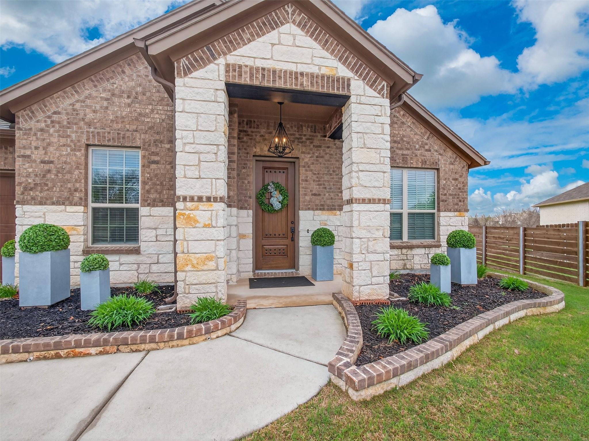 110 Duroc Dr, Hutto, TX 78634