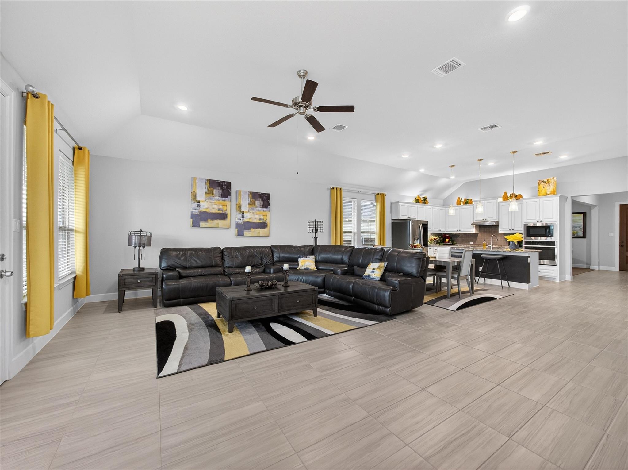 110 Duroc Dr, Hutto, TX 78634