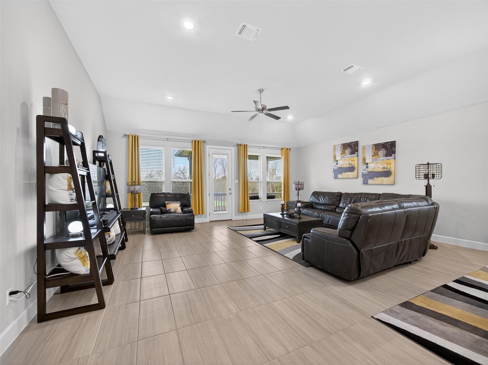 110 Duroc Dr, Hutto, TX 78634