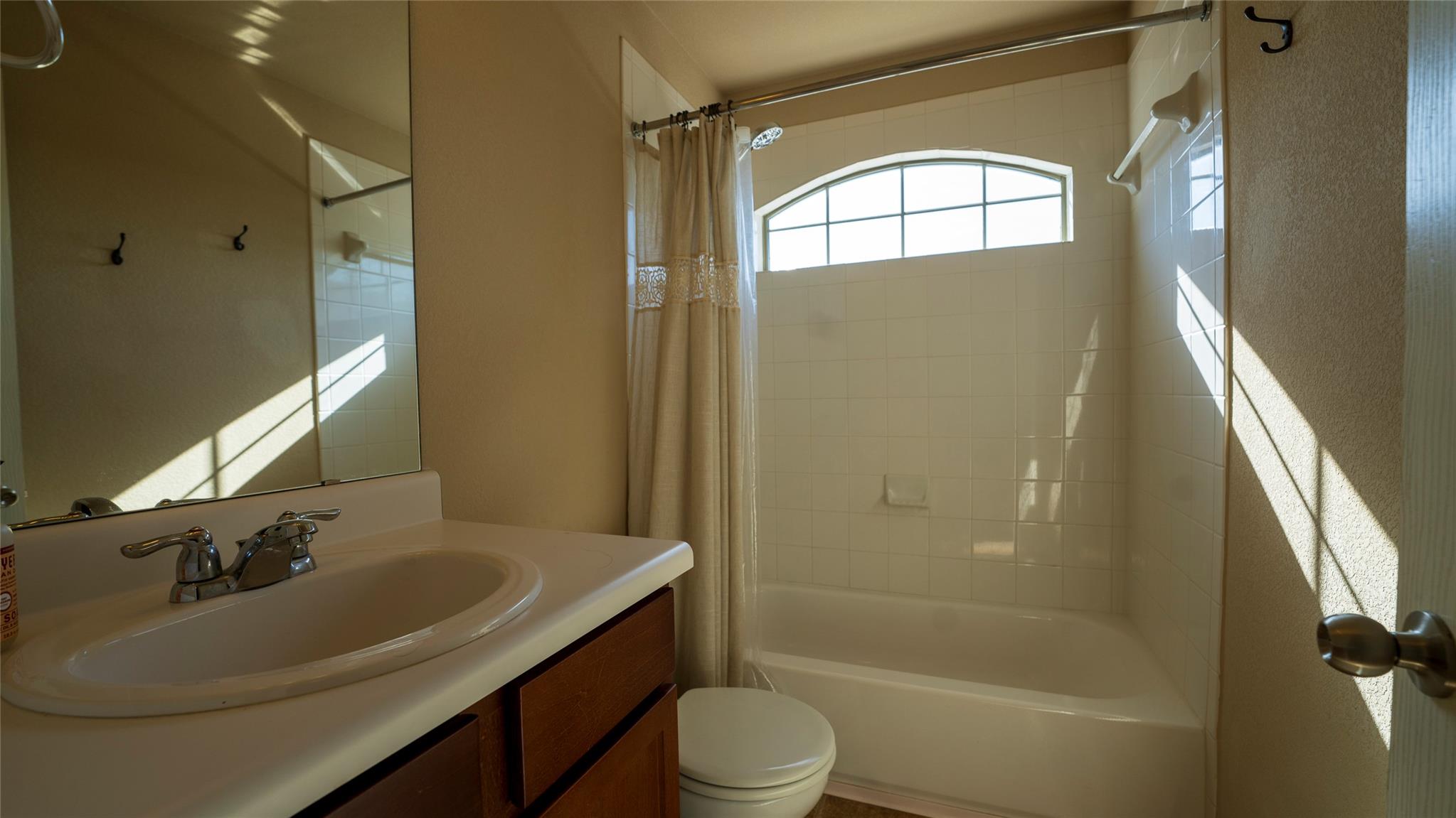 1576 Twin Cv, Kyle, TX 78640