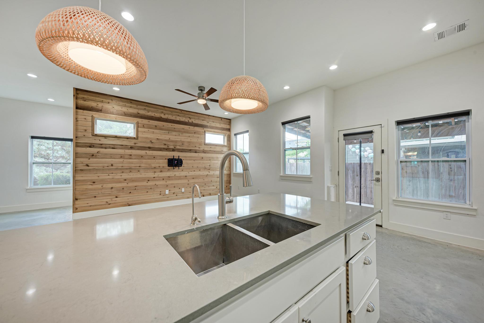 1000 Taulbee Ln # B, Austin, TX 78757