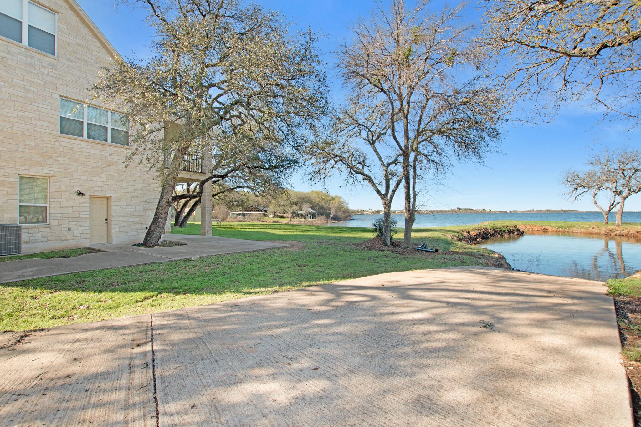 101 Kelly Emeralds Rd, Burnet, TX 78611